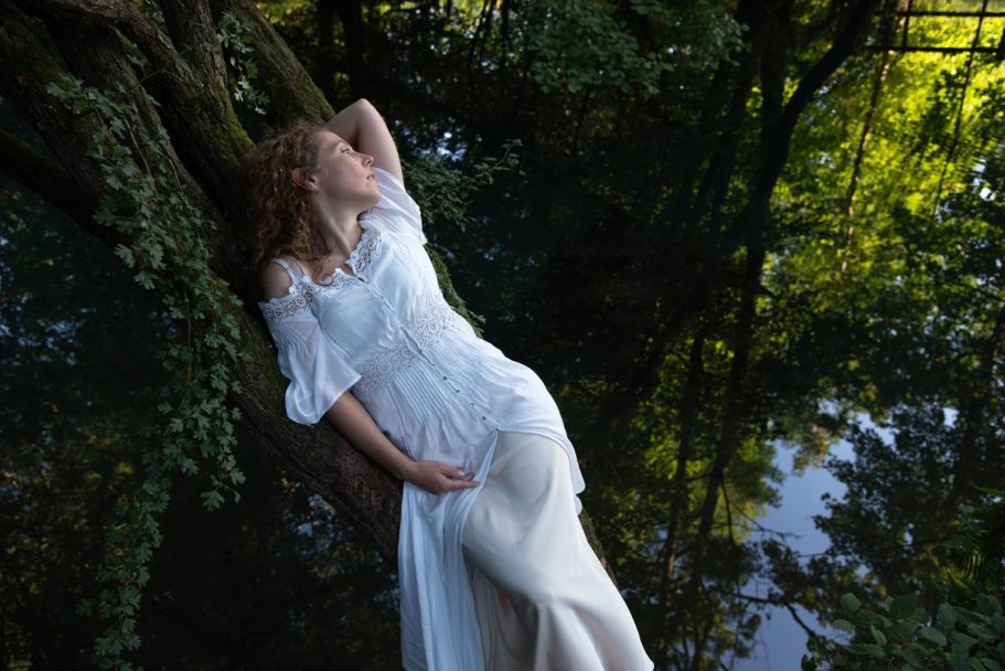 Portrait de Syelh, chanteuse et harpiste 